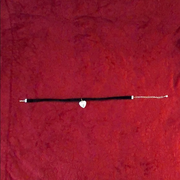 Silver Heart on Black Velvet Choker - Picture 3 of 5